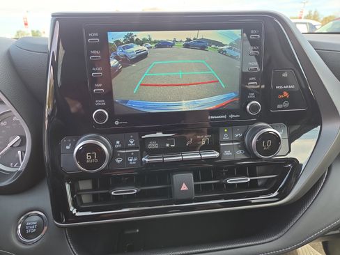 Certified 2022 Toyota Highlander XLE image 30