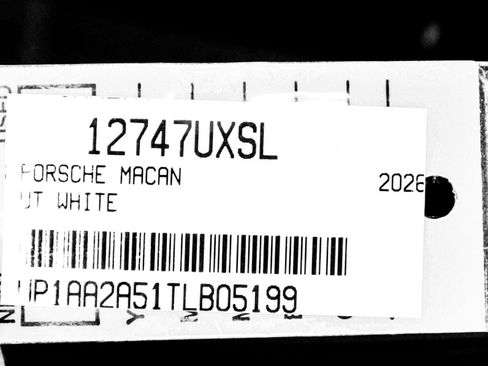 Certified 2026 Porsche Macan AWD/4WD image 31