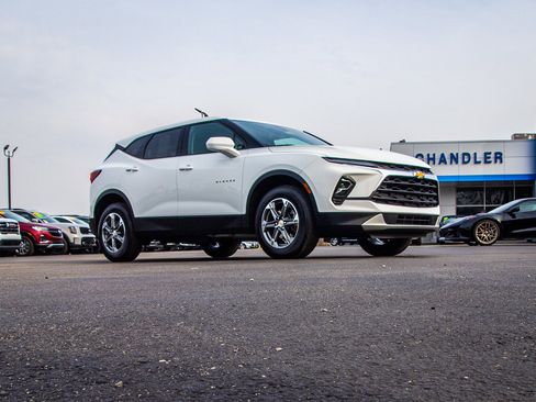 Used 2023 Chevrolet Blazer LT image 9