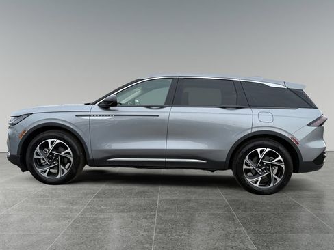 Used 2025 Lincoln Nautilus Premier w/ Equipment Group 102A image 2