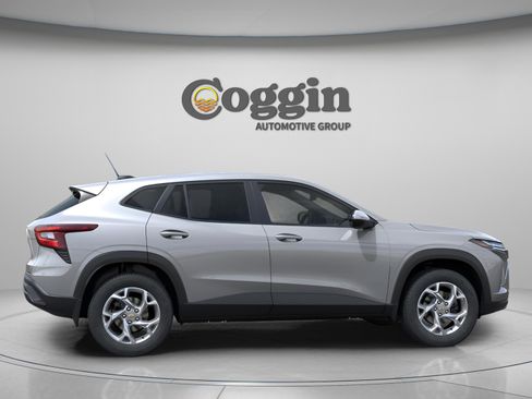 New 2026 Chevrolet Trax LS image 4