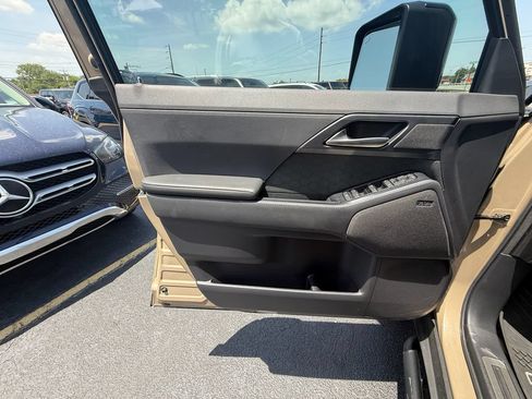 Used 2024 Lexus GX 550 AWD/4WD image 11