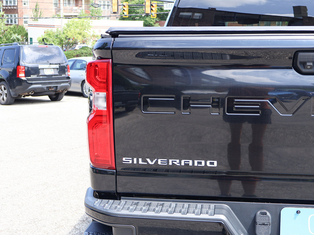 Used 2021 Chevrolet Silverado 2500 Custom w/ Custom Value Package AWD/4WD image 12