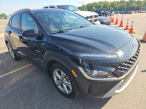 Used 2022 Hyundai Kona SEL w/ Cargo Package FWD image 2
