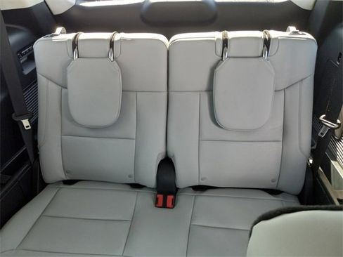 Used 2025 Ford Explorer Platinum w/ Ultimate Package image 16