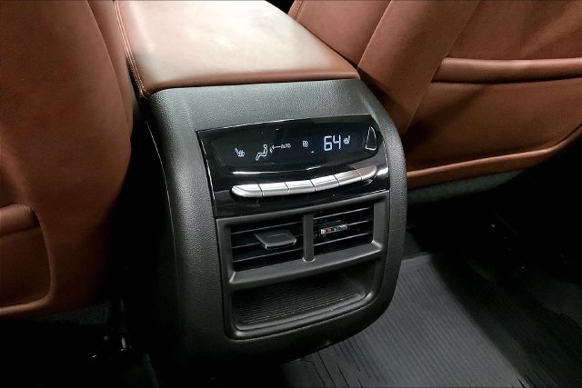 Used 2025 Cadillac XT5 Sportv w/ Technology Package AWD/4WD image 33