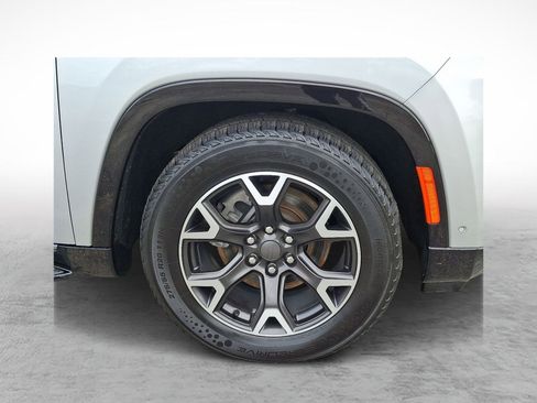 Used 2024 Jeep Wagoneer L Series III w/ Flexible Seating Group image 9