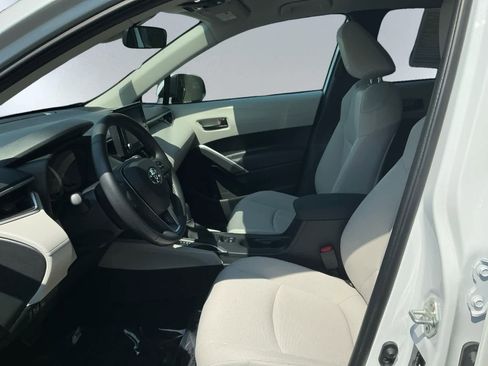 Used 2022 Toyota Corolla Cross LE image 7