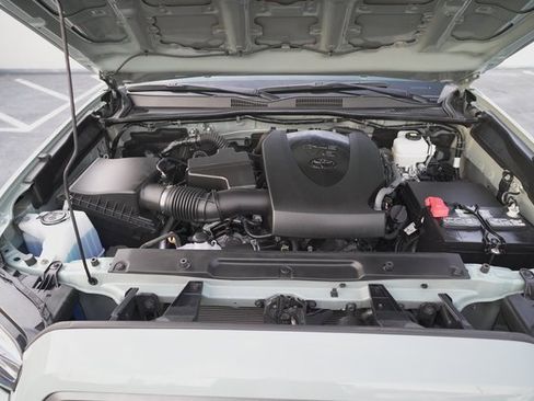 Certified 2023 Toyota Tacoma TRD Off-Road image 9