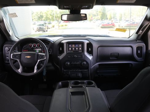 Used 2022 Chevrolet Silverado 2500 Custom w/ Custom Value Package AWD/4WD image 16