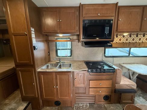 Used 2016 Ford E-350 and Econoline 350 Super Duty w/ Motorhome Prep Package image 7