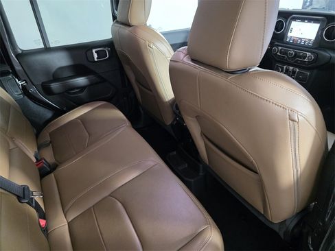 Used 2022 Jeep Wrangler Unlimited Sahara image 29