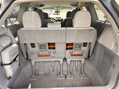 Used 2011 Toyota Sienna LE w/ Towing Pkg FWD image 9