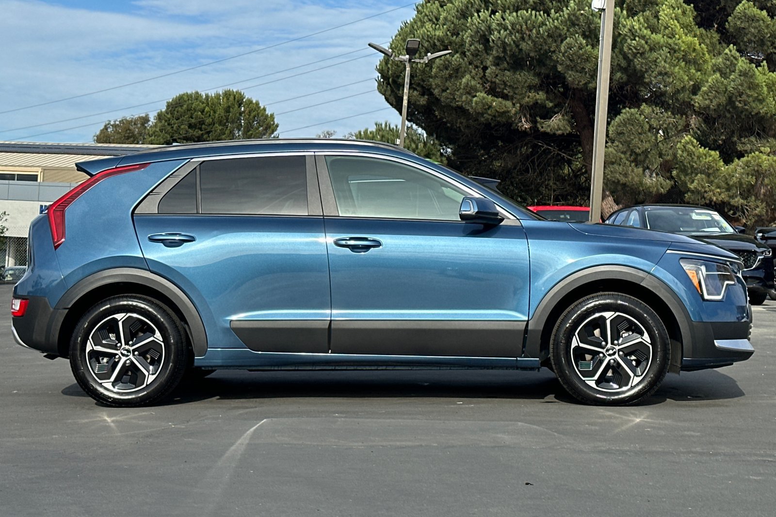 Certified 2026 Kia Niro EX FWD image 4