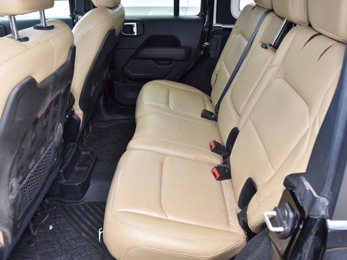 Used 2021 Jeep Wrangler Unlimited Rubicon AWD/4WD image 12