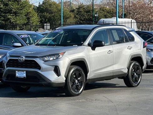Used 2022 Toyota RAV4 LE image 7