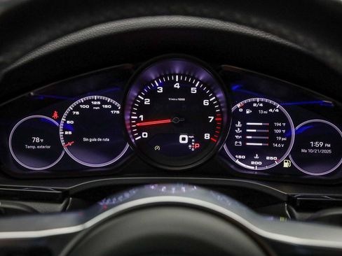 Certified 2023 Porsche Cayenne Platinum Edition image 29