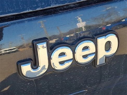 Used 2015 Jeep Cherokee Latitude w/ Cold Weather Group image 22