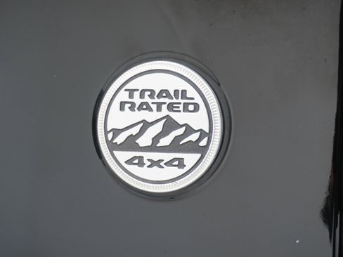 Used 2022 Jeep Wrangler Unlimited Sahara AWD/4WD image 8