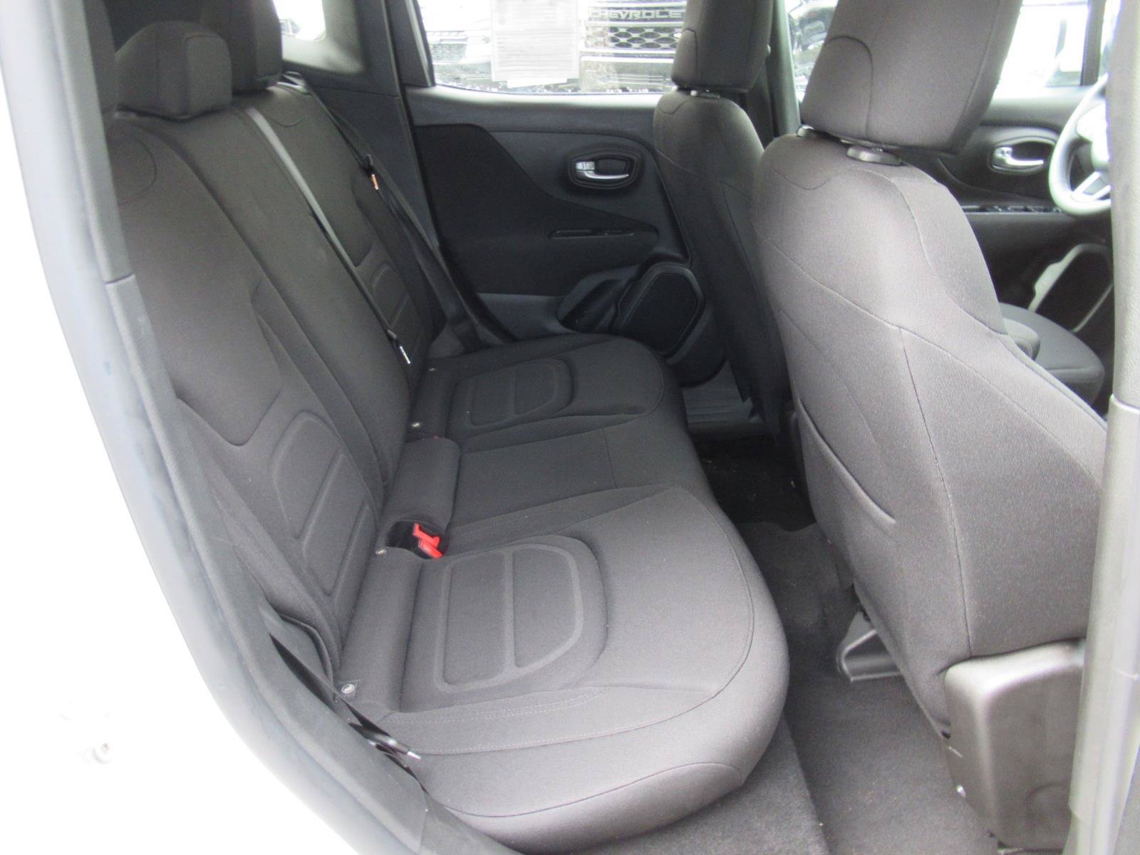 Used 2019 Jeep Renegade Latitude FWD image 31