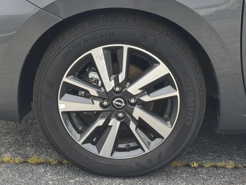 Used 2025 Nissan Versa SV FWD image 29