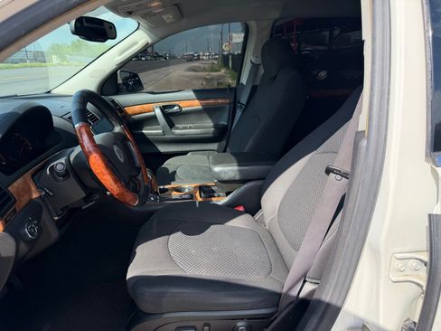 Used 2008 Saturn Outlook XR w/ Advanced Audio Package FWD image 16