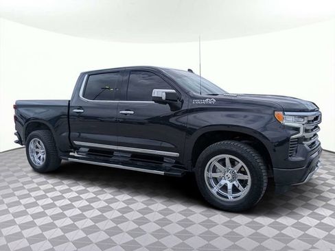 Used 2024 Chevrolet Silverado 1500 High Country w/ Technology Package AWD/4WD image 2