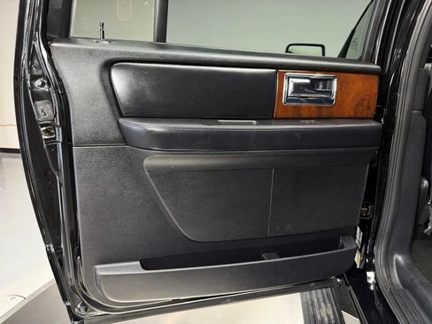 Used 2017 Lincoln Navigator L Select RWD image 20