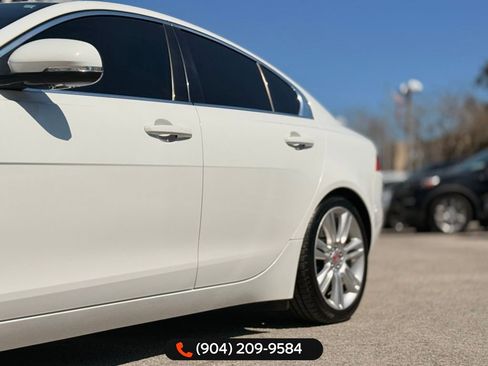 Used 2019 Jaguar XE Premium image 5