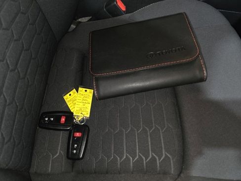 Used 2022 Toyota Corolla SE image 9