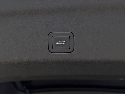 Used 2025 GMC Yukon AT4 Ultimate image 10