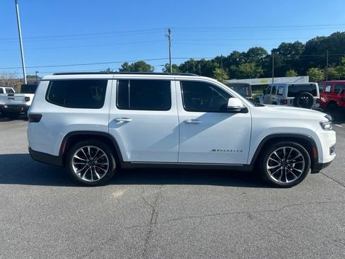 Used 2022 Jeep Wagoneer Series III w/ Premium Group I AWD/4WD image 2
