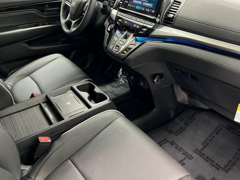 New 2026 Honda Odyssey Touring image 17