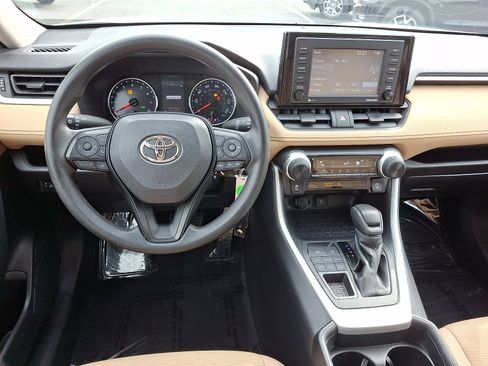 Used 2021 Toyota RAV4 LE image 10