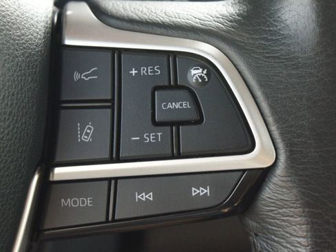 Used 2024 Toyota Sienna XLE image 12