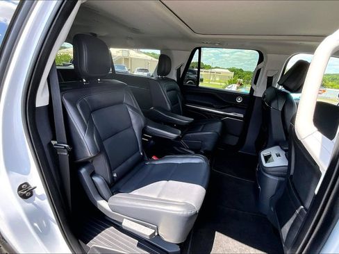 Used 2025 Lincoln Navigator L Reserve AWD/4WD image 27