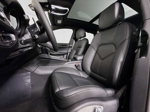 New 2026 Porsche Macan image 5