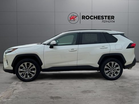 Used 2022 Toyota RAV4 XLE Premium AWD/4WD image 2