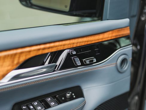 Used 2022 Jeep Grand Wagoneer Series II w/ Flexible Seating Group image 76