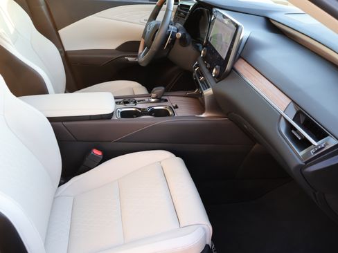 Used 2024 Lexus RX 350 image 11