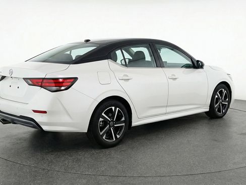 Used 2025 Nissan Sentra SV FWD image 9