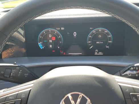 Certified 2026 Volkswagen Tiguan SE FWD image 26