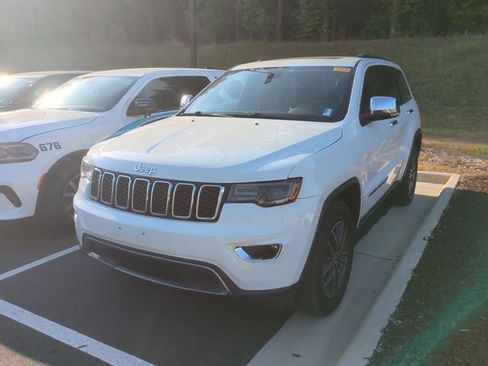 Used 2017 Jeep Grand Cherokee Limited w/ Luxury Group II AWD/4WD image 2