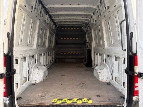 Used 2018 Mercedes-Benz Sprinter 2500 image 15