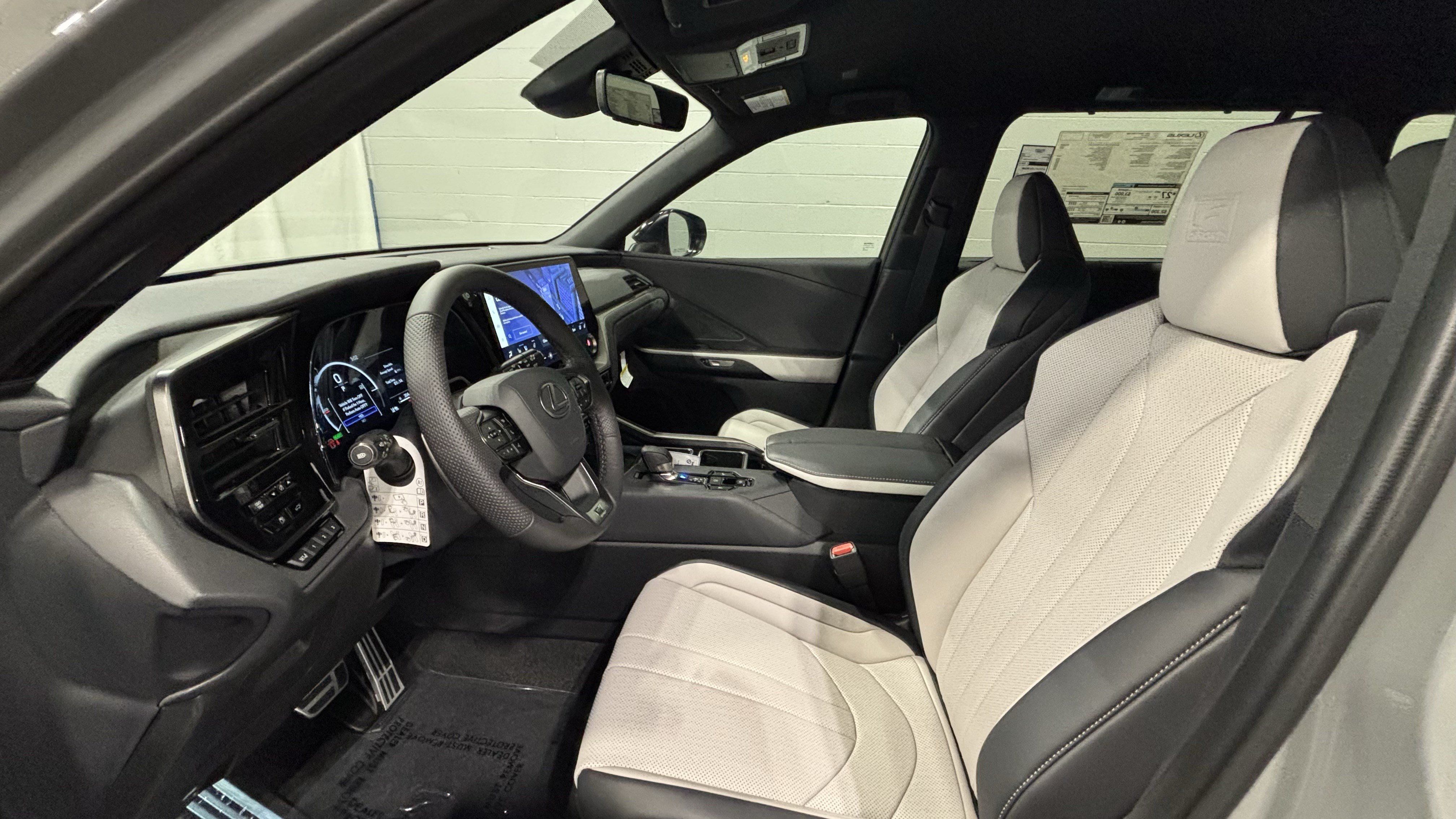 Used 2026 Lexus TX 500h AWD w/ Technology Package image 29