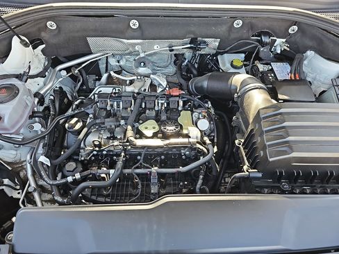 Used 2025 Volkswagen Atlas SE image 30