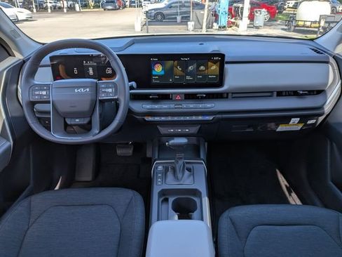 New 2027 Kia Seltos LX FWD image 16