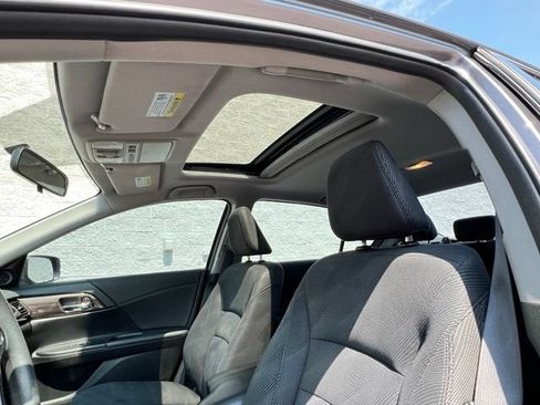 Used 2017 Honda Accord EX image 22