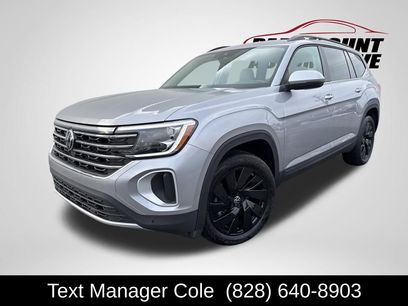 Used 2024 Volkswagen Atlas SE w/ Black Wheel Package