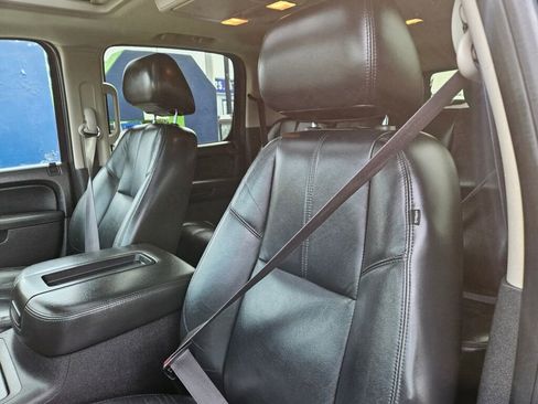 Used 2011 Chevrolet Suburban LT image 11